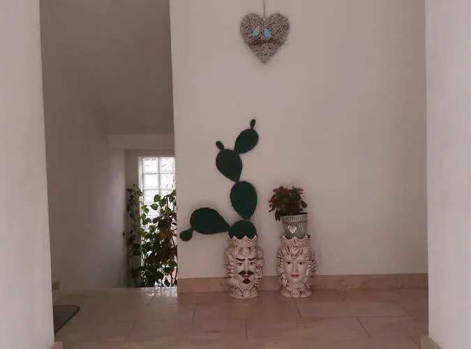 Casa Di Laura A 50 Mt Dal Mare Giardini Naxos